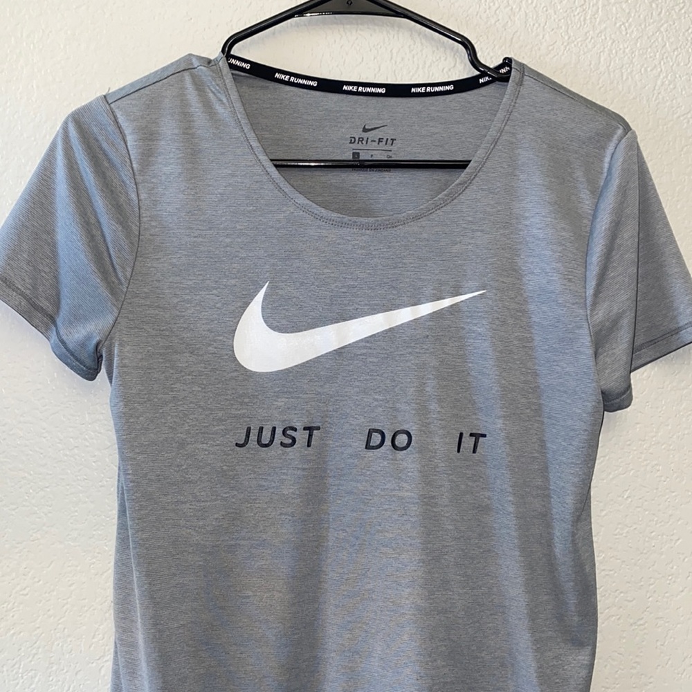 Nike tee
